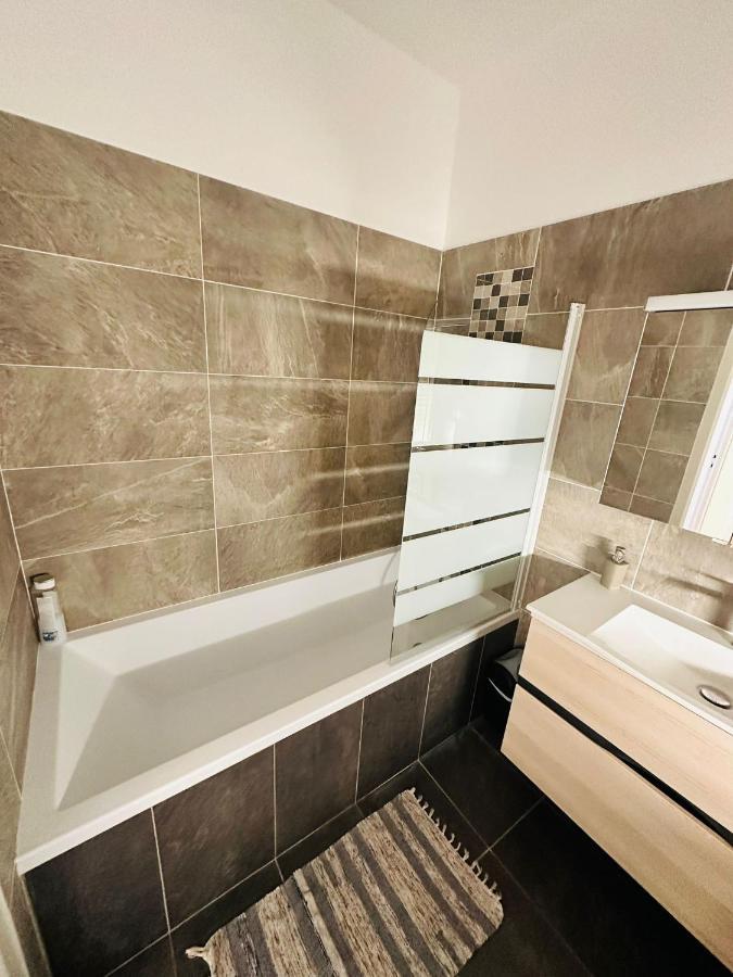 Appartement Lumineux Et Spacieux 2 Chambres Avec Parking Gratuit Dans La Rue Perpignan Ngoại thất bức ảnh